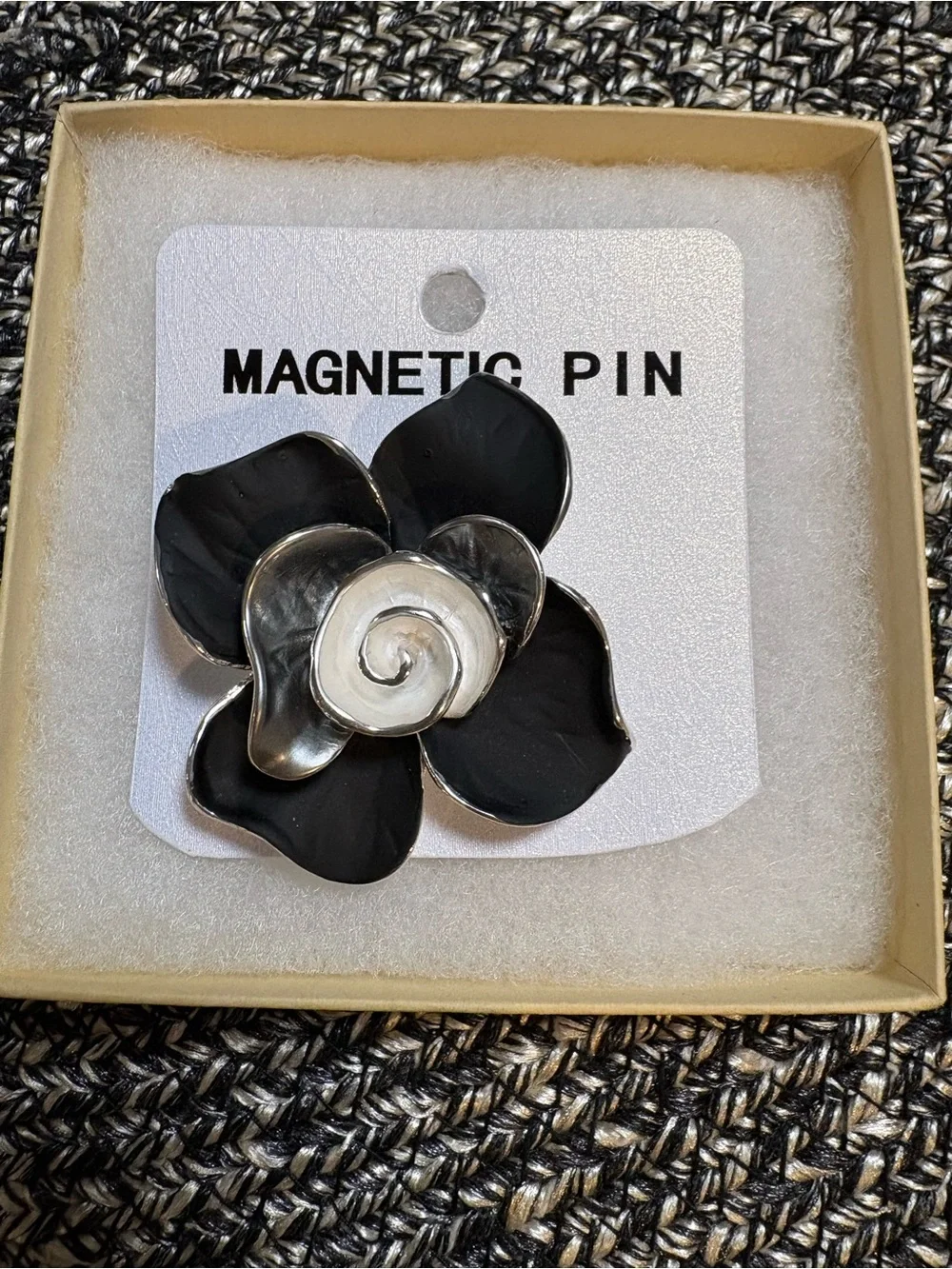 Magnetic Fastener Black Flower Pin Brooch - Unbranded